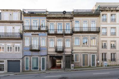 Fontainhas Flat: Balcony & Parking