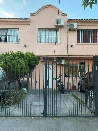 Chenille House HOSTAL con garaje y jardín