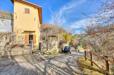 Faby House On Hilly Area & Lake View - Happy Rentals