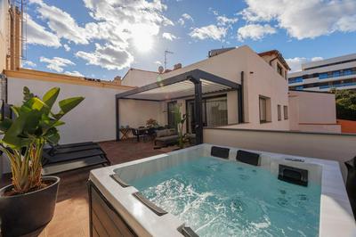 Casa grande y céntrica con piscina en zona peatonal