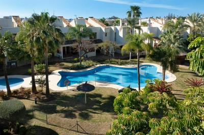 Stunning 2 BD Townhouse by Hostlovers