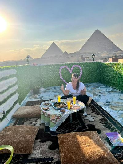 pyramids show view Room