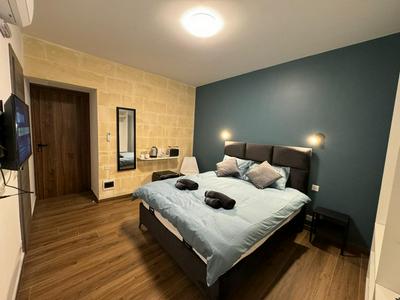 Capital Heights Room, Victoria