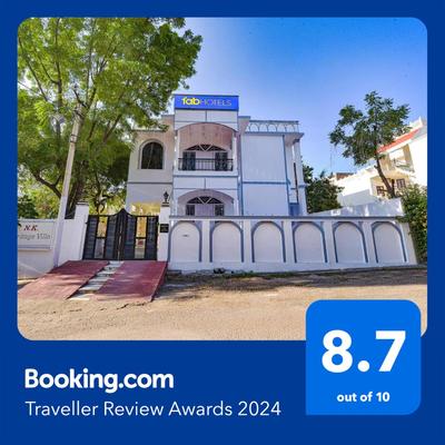 FabHotel The Castle Homestay I