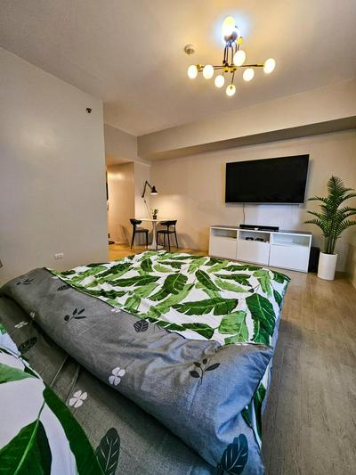 Brand New Central Convenience Studio Condo with Balcony in Araneta City Cubao