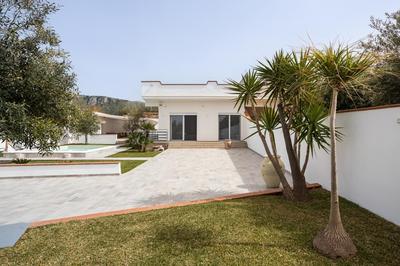 Villa con Piscina sul Mare a Terrasini