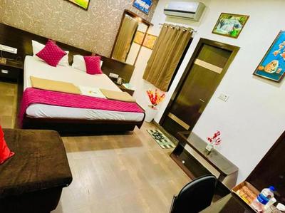 Hotel Golden Premium Near Aerocity Delhi