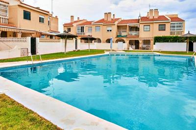 Bungalows in San Juan: with Pool and Close to Muchavista Beach
