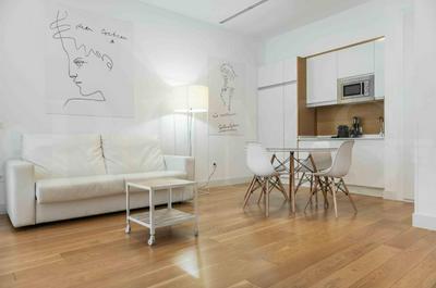 Artistic and Spacious Apartment by REMS