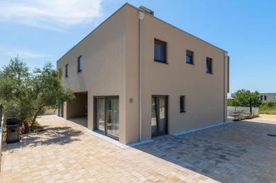 Villa Esmeralda Two by Briskva