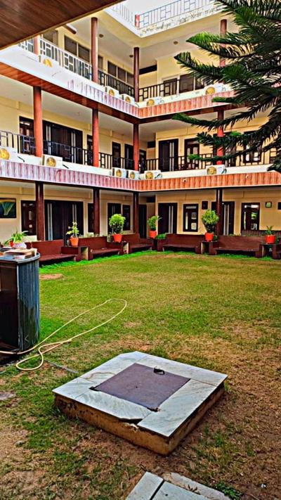 Goyal Plaza Hotel 5 Mint. Waling Distance from Pushkar Lake