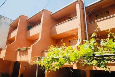Stylish maisonette only 2min walk to the beach