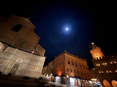 House of Chariot - Near Piazza Maggiore