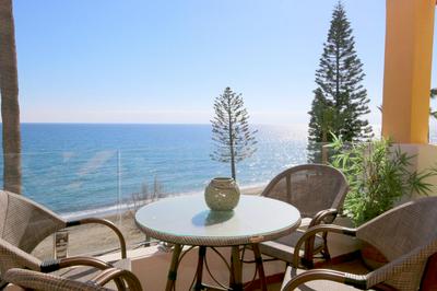 Estepona West Beachfront Apartment JANINE
