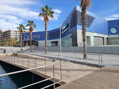 L13 - 5 Bedrooms 2 Baths, Very Large Apartment by the Sea