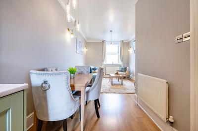Large 1 Bedroom in Center of London 3