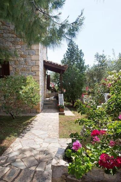 Small paradise in Saint Nicolas Village !