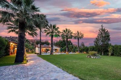 Unique Villa with pool in Ziria
