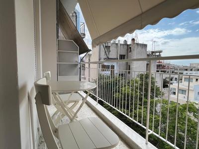 Artist's 1 BD Apt in Keramikos