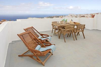 Rooftop View Escape - 1 Minute to Center and Fast Wi-Fi