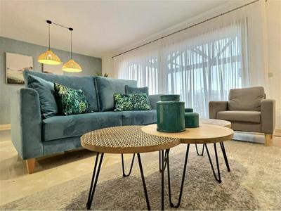 Superb 3-bed penthouse minutes drive to the beach