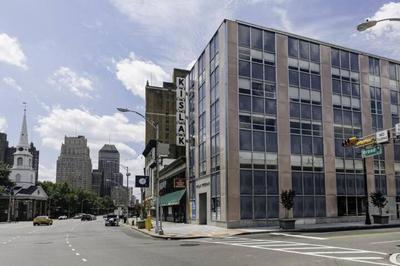 Kislak 604 1BR Penthouse with Stunning Rooftop Terrace