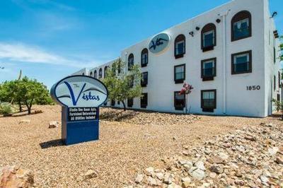 The Vistas 119 Modern studio with full kitchen 1st floor great location