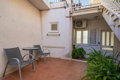 Isaura Apartments