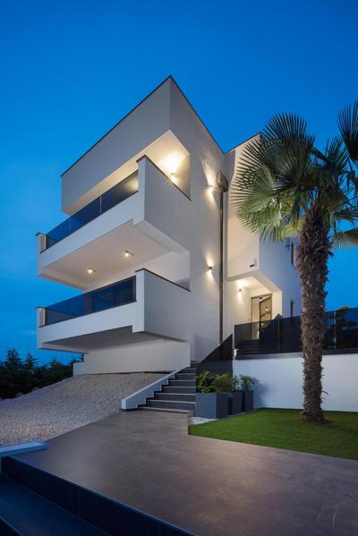 Modern villa Dea with jacuzzi and pool in Porec