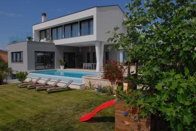 Villa Astera near Poreč for 8 people with infinity pool, whirlpool & sauna
