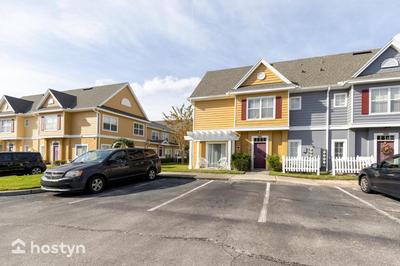 Amazing family townhouse minutes from the parks