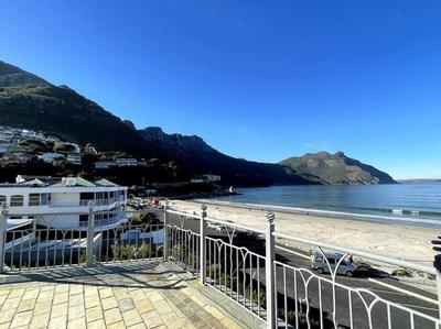 Stunning penthouse in Hout Bay overlooking the beach