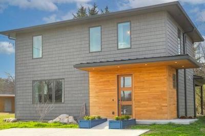 ADA Accessible Dog Friendly Home with Patio, Yard Ample Parking, Great for Families, 12 Mins to Broadway, 12South, Geodis Park, 24 Hr Hospitality