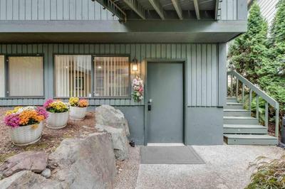 Adorable new studio with free parking and WiFi