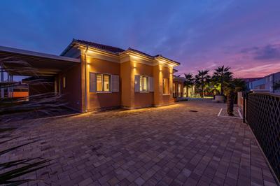 Luxury Villa Agape Palm Beach Tennisplatz
