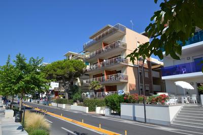 Beachfront modern flat with sea view