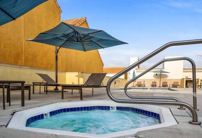 Stylish in Sunny Santa Monica walk to Beach & Pier