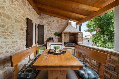 Villa Stonehouse by Briskva