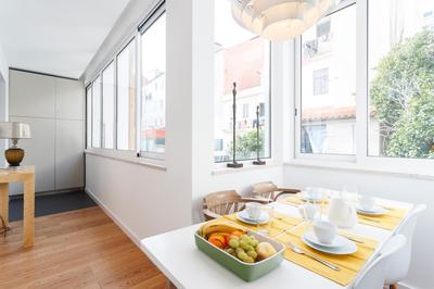 Cortes Apartment in Lisbon Historic Neighborhood