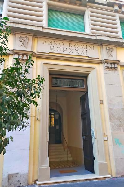 CASA GIULIANA - 3BR 2BATH, 2nd floor historic mansion with lift & doorman, chic, family friendly with baby equipment, 600 meters from Vatican & Ottaviano m