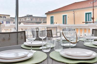 Stylish & Central Apartment with Terrace