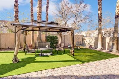 Chic Vegas Retreat: Near Top Attractions