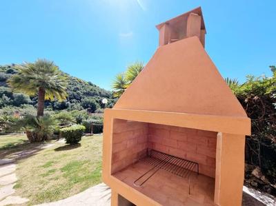 Villa with garden & sea view