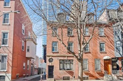 Cozy Apt in Center City!