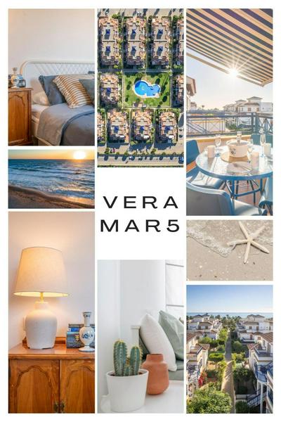 Apartamento ROSA del MAR Playas de Vera Ático en Primera Línea de Playa Piscina al Aire Libre Aparcamiento Gratuito WiFi Muy Rápido Acogedor con Calefacció