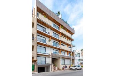 Radiant Rooftop Pool at Menesse 38th Perfect Location