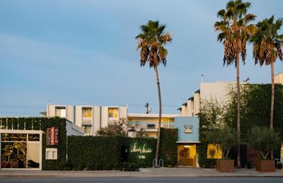 Short Stories Hotel Near The Grove
