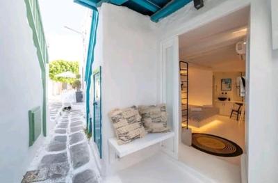 MYKONOS VIBES TOWN ROOM