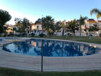 Chalet adosado con piscina
