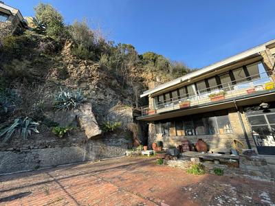 Florence Rock Apartment